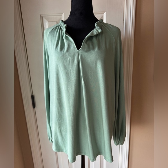 Wonderly Green Women's Top NWT - Picture 7 of 10